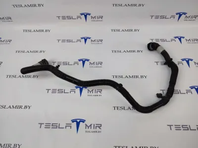 Шланг системы охлаждения заднего мотора Tesla Model Y 2021