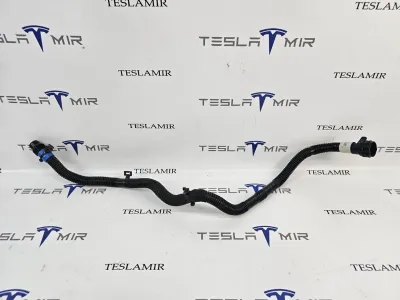 Патрубок системы охлаждения пластиковый передний Tesla Model 3 2023