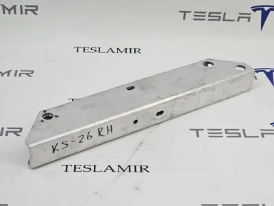 Распорка стоек Tesla Model S 2022