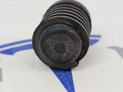 Демпфер упора крышки капота Tesla Model S 2018 — фото 2