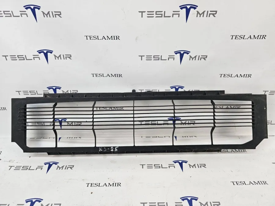 Решетка гриль декоративная основного радиатора (передний бампер) Tesla Model S 2018 — фото 1