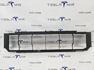 Решетка гриль декоративная основного радиатора (передний бампер) Tesla Model S 2018
