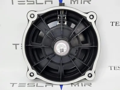 Сабвуфер Tesla Model 3 2025 — фото 4