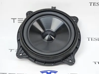 Сабвуфер Tesla Model 3 2025
