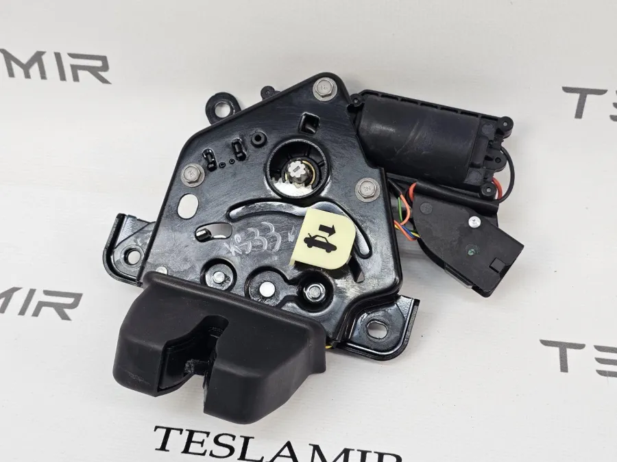Замок багажника Tesla Model 3 2024 — фото 1
