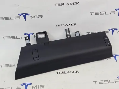 Подушка безопасности коленная пассажира Tesla Model 3 2025
