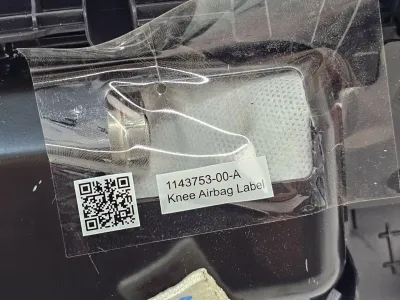 Подушка безопасности коленная пассажира Tesla Model 3 2025 — фото 4