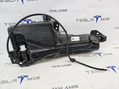 Бачок омывателя Tesla Model 3 2025