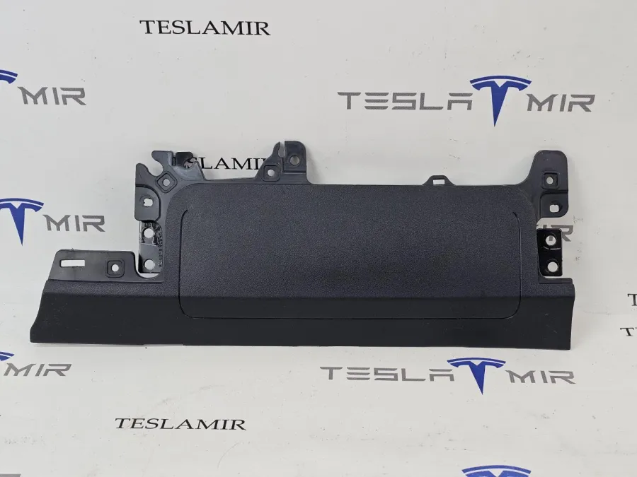 Подушка безопасности коленная пассажира Tesla Model Y 2024 — фото 1