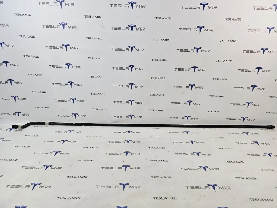 Патрубок системы охлаждения пластиковый Tesla Model 3 2020 — фото 1