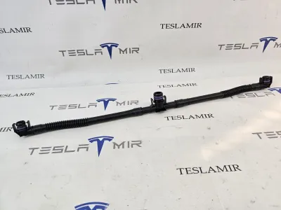 Патрубок системы охлаждения пластиковый Tesla Model 3 2021