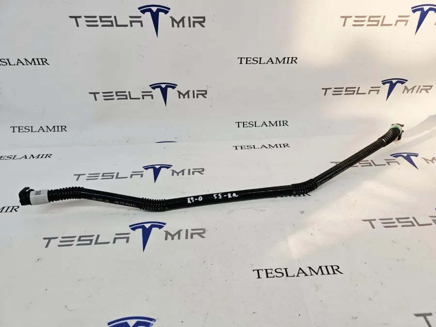 Патрубок системы охлаждения пластиковый Tesla Model 3 2020 — фото 1