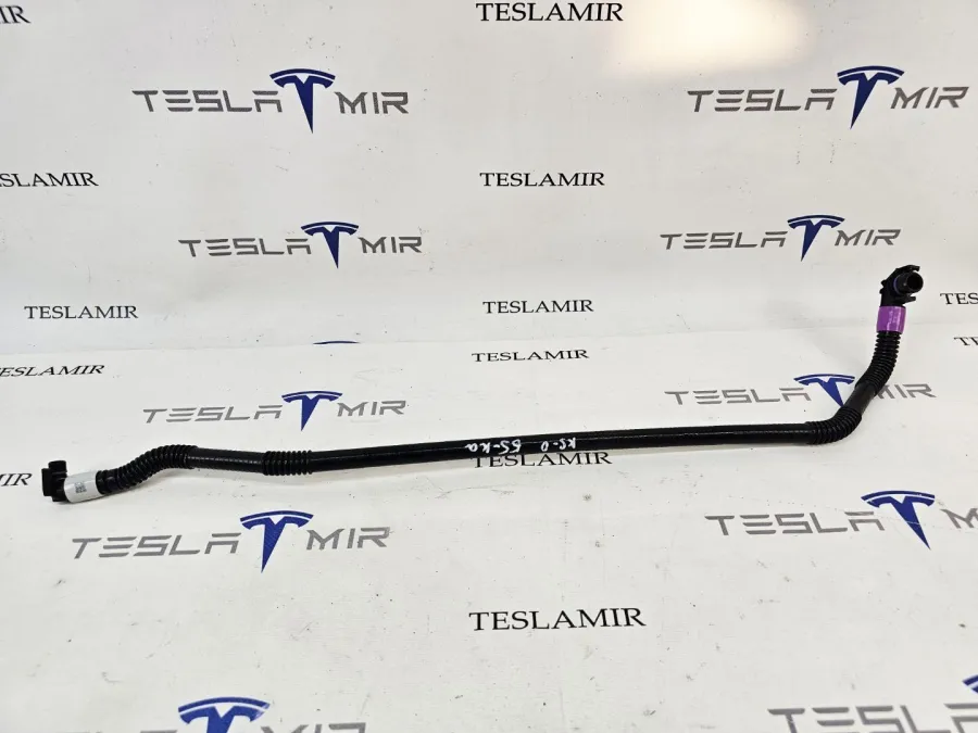 Патрубок системы охлаждения пластиковый Tesla Model 3 2020 — фото 1