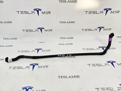 Патрубок системы охлаждения пластиковый Tesla Model 3 2020