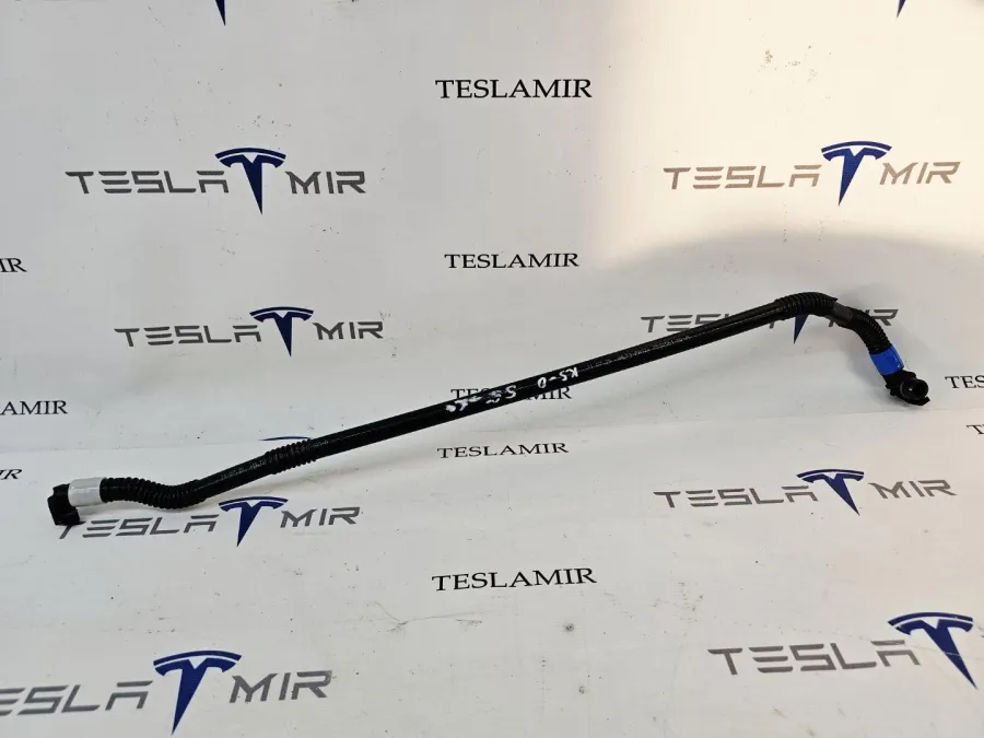 Патрубок системы охлаждения пластиковый Tesla Model 3 2020 — фото 1
