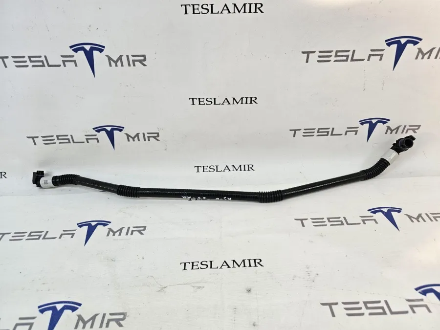 Патрубок системы охлаждения пластиковый Tesla Model 3 2022 — фото 1