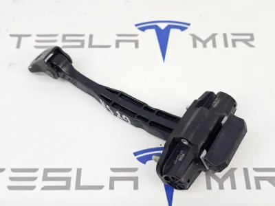 Ограничитель открывания двери задней Tesla Model Y 2024