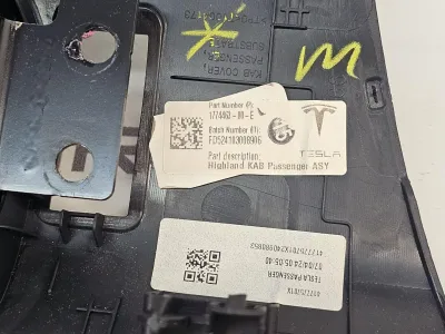 Подушка безопасности коленная пассажира Tesla Model 3 2024 — фото 3