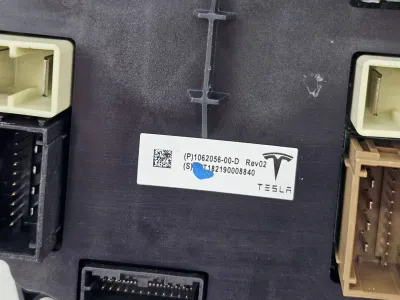 Модуль управления двери задней Tesla Model X 2018 — фото 2