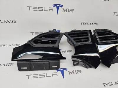 Декоративная накладка центральной консоли Tesla Model X 2018 — фото 3