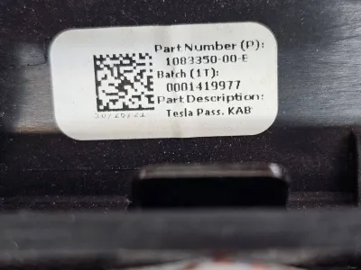 Подушка безопасности коленная пассажира Tesla Model Y 2021 — фото 4