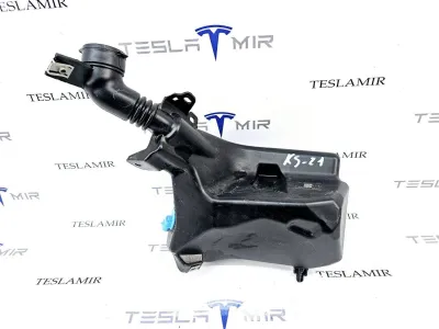 Бачок омывателя Tesla Model 3 2022