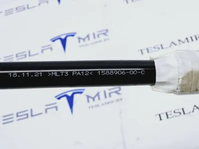 Патрубок системы охлаждения пластиковый Tesla Model S 2022 — фото 3