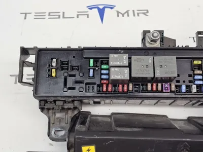 Блок предохранителей Tesla Model S 2018 — фото 2