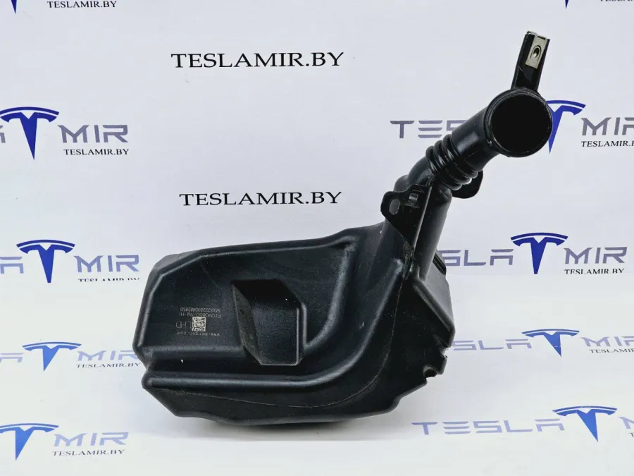 Бачок омывателя Tesla Model 3 2023 — фото 1