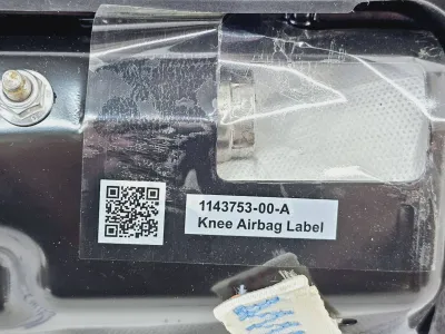 Подушка безопасности коленная пассажира Tesla Model 3 2023 — фото 4