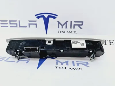 Фонарь салона (плафон) передний верхний Tesla Model Y 2021 — фото 3