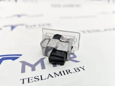Фонарь подсветки двери/багажника белый (лампочка подсветки) Tesla Model Y 2022 — фото 2