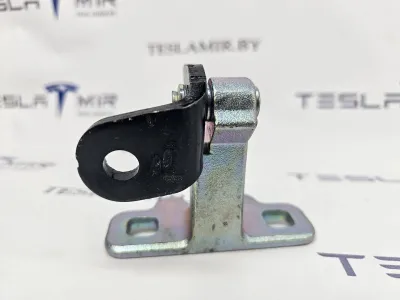 Петля двери задней верхняя правая Tesla Model Y 2021