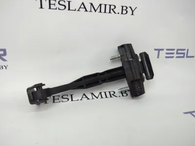 Ограничитель открывания двери задней Tesla Model Y 2021