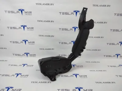 Бачок омывателя Tesla Model Y 2021