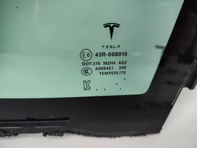 Стекло кузовное заднее правое Tesla Model S 2018 — фото 2