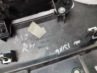 Декоративная накладка центральной консоли Tesla Model S 2018 — фото 3