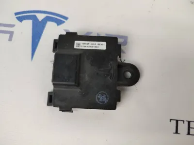 Блок двери (модуль управления ручки) Tesla Model S 2018