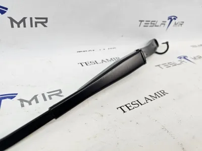 Щеткодержатель (поводок стеклоочистителя, дворник) правый Tesla Model 3 2025 — фото 2