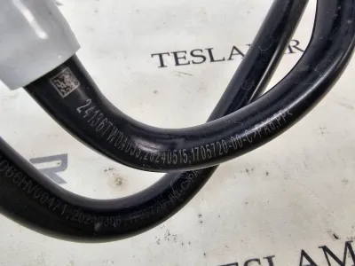 Шланг системы охлаждения теплообменник (Chiller)-батарея Tesla Model 3 2025 — фото 3