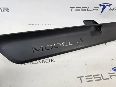 Накладка на порог левая Tesla Model 3 2025 — фото 2