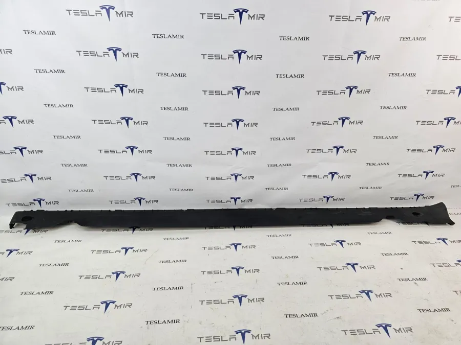 Накладка на порог левая Tesla Model Y 2025 — фото 1