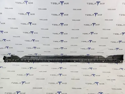 Накладка на порог левая Tesla Model Y 2025 — фото 4