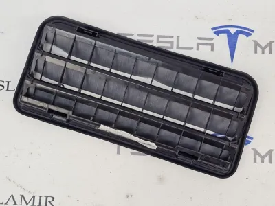 Вентиляционный клапан заднего багажника (жабры) Tesla Model Y 2025