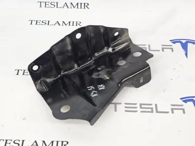 Кронштейн нижнего усилителя переднего бампера Tesla Model 3 2024