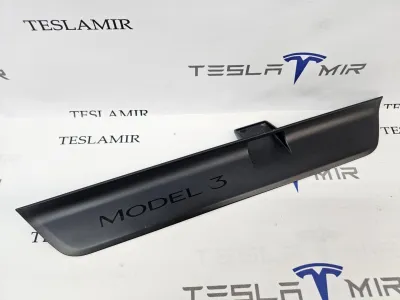 Накладка на порог левая Tesla Model 3 2024