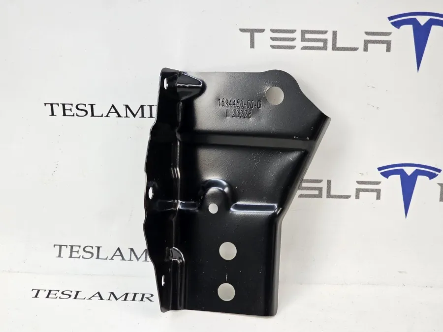 Кронштейн нижнего усилителя переднего бампера Tesla Model 3 2024 — фото 1