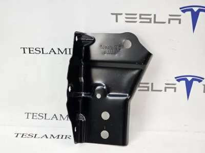 Кронштейн нижнего усилителя переднего бампера Tesla Model 3 2024
