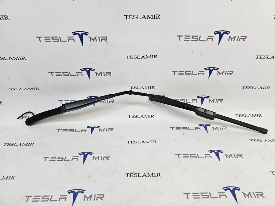 Щеткодержатель (поводок стеклоочистителя, дворник) правый Tesla Model 3 2024 — фото 1