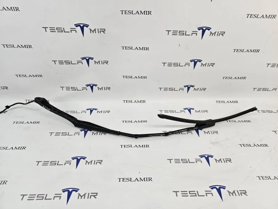 Щеткодержатель (поводок стеклоочистителя, дворник) правый Tesla Model 3 2023 — фото 1